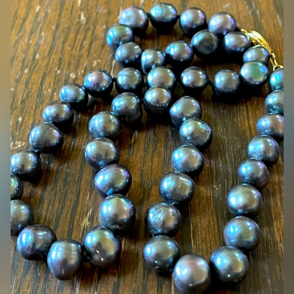 Rainbow Peacock All-Natural Pearl Single Strand Necklace • 14K Clasp • 18 inches - Picture 4 of 6